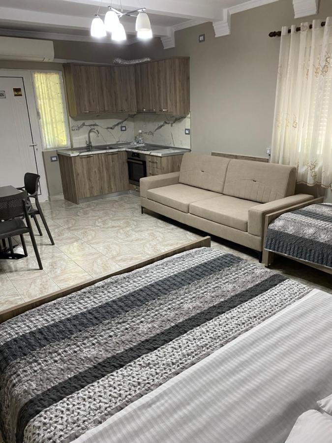 Vila Ajdinaj ベラト エクステリア 写真