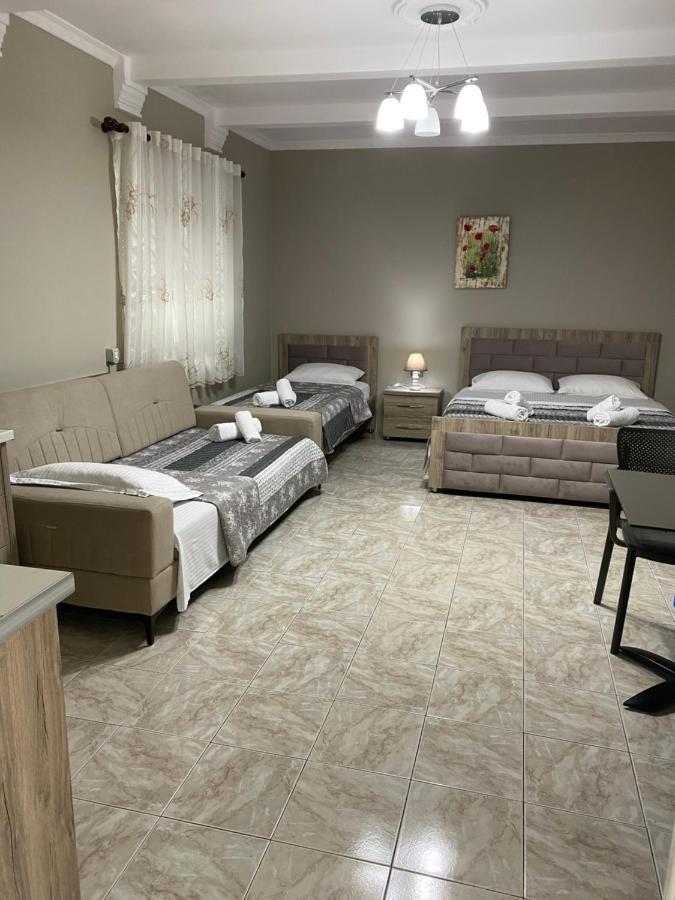 Vila Ajdinaj ベラト エクステリア 写真
