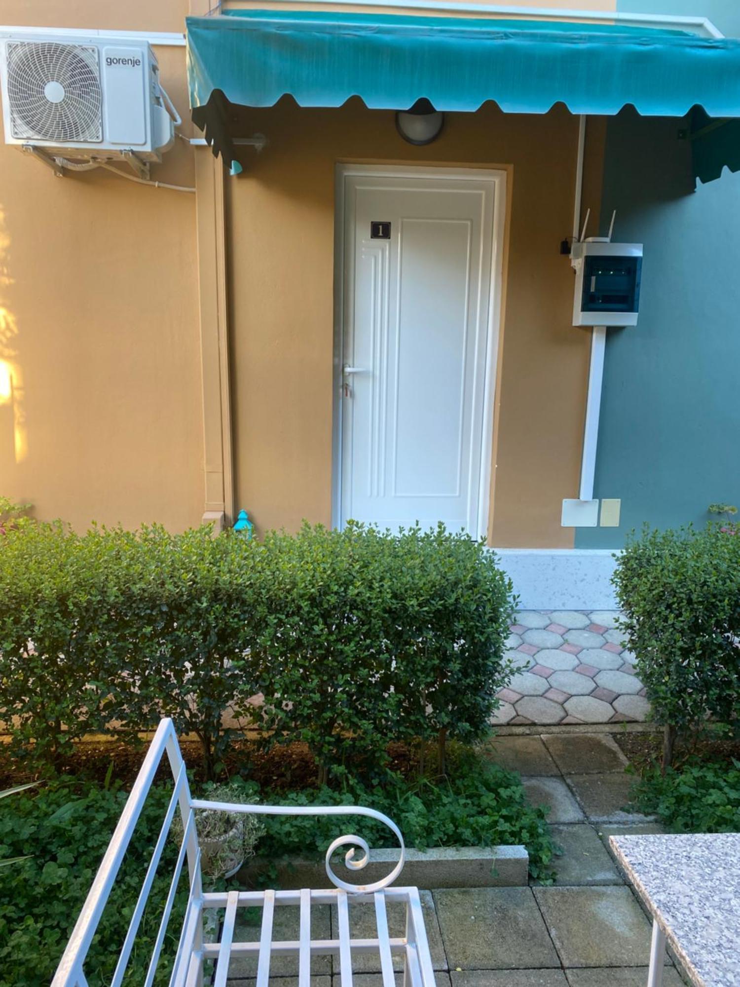 Vila Ajdinaj ベラト エクステリア 写真