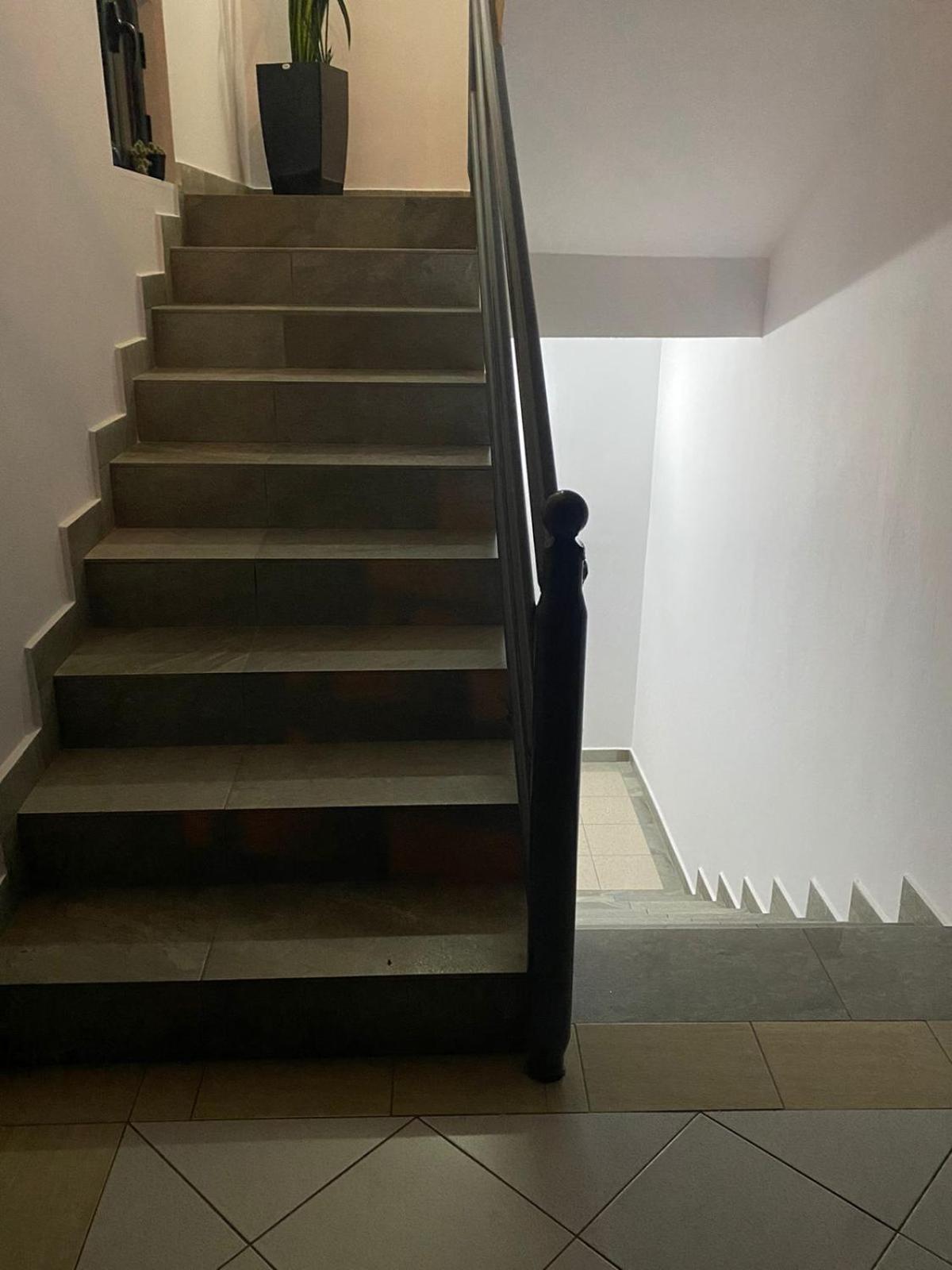 Vila Ajdinaj ベラト エクステリア 写真